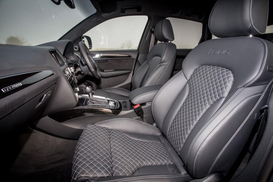 Интерьер Audi SQ5 TDI Plus (8R) 2016 года  (UK) (фото 13 из 16)